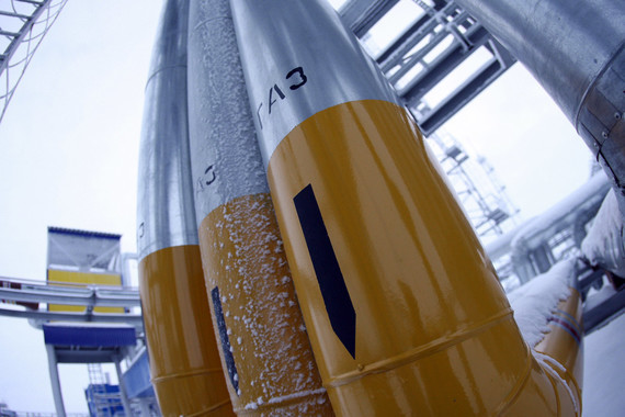 Между тем «Газпром» и «Нафтогаз Украины» подписали дополнения к контракту на поставку газа в рамках «зимнего пакета»