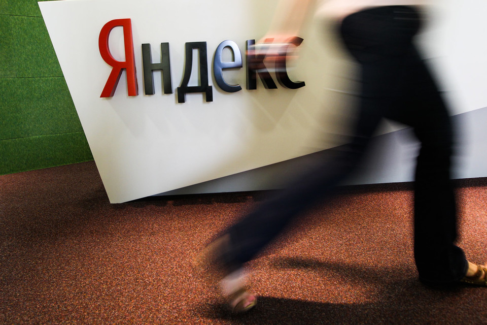Сейчас депутаты обсуждают принятие второго законопроекта, который налагает на поисковики штрафы за неудаление ссылок