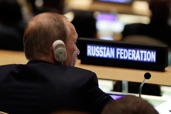 На примере СССР Владимир Путин показывает, что экспорт революций безуспешен, "но на ошибках никто не учится"