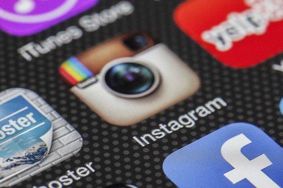 Instagram интересен тем, что его аудитория в основном мобильная, которая к тому же не очень сильно пересекается с аудиторией Facebook