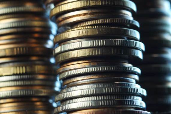 Благодаря снижению дефицита Минфин рассчитывает сократить изъятия из резервного фонда на 450 млрд до 2,6 трлн руб., а также внутренние займы – на 100 млрд до 900,8 млрд руб.