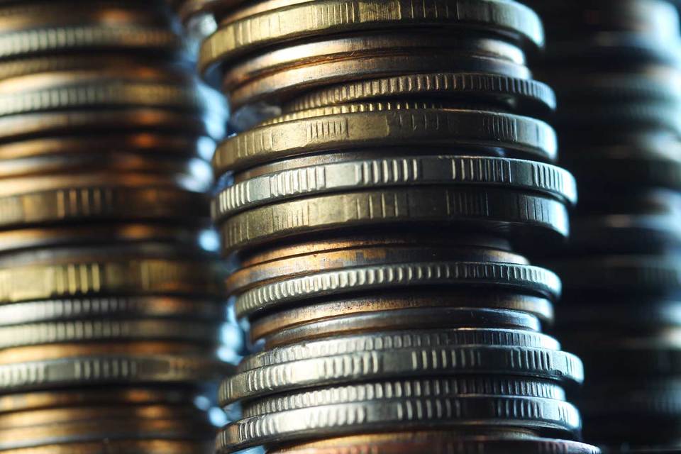 Благодаря снижению дефицита Минфин рассчитывает сократить изъятия из резервного фонда на 450 млрд до 2,6 трлн руб., а также внутренние займы – на 100 млрд до 900,8 млрд руб.