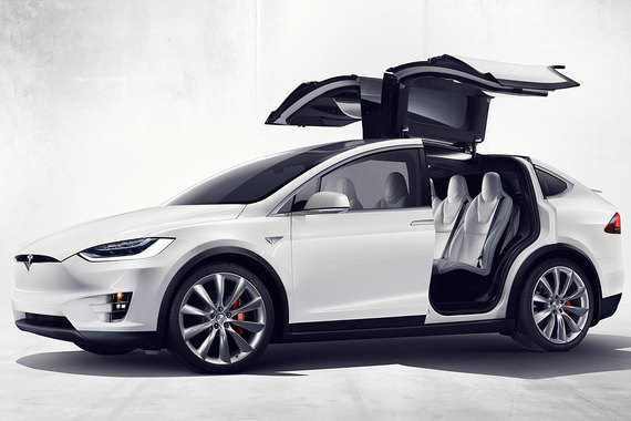Model X будет стоить от $132 000 до $144 000 с учетом дополнительных опций, вроде пакетов для ускоренного разгона, отрицательных температур и буксировки прицепа