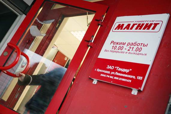 В августе 2015 г. оборот розничной торговли в России сократился на 9,1% в сопоставимых ценах и составил 2,39 трлн руб., за январь – август 2015 г. падение розничных продаж составило 8,2%