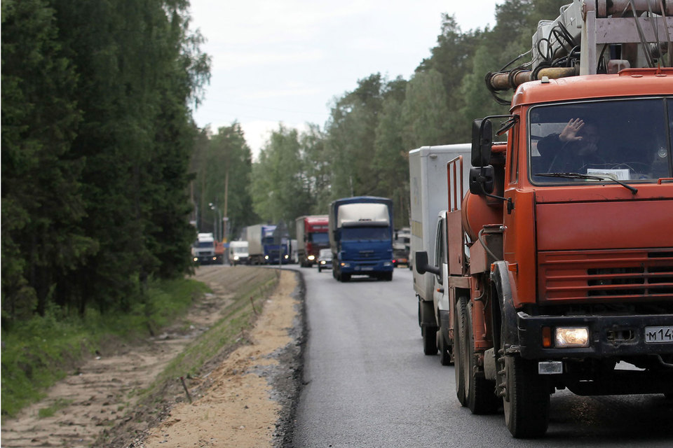 Ежегодный ущерб от автотранспорта со сверхнормативным весом Росавтодор оценивает в 2,6 трлн руб. в год