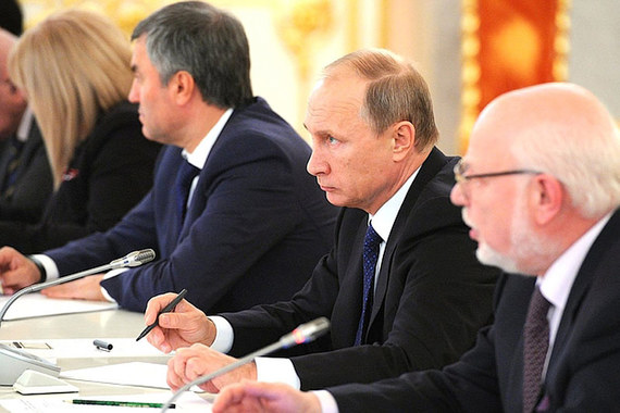 Совет по правам человека при президенте попросил Владимира Путина отменить закон об НКО - иностранных агентах