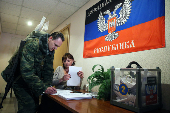До выборов Украина должна предоставить Донбассу особый статус, подчеркивают представители ДНР и ЛНР