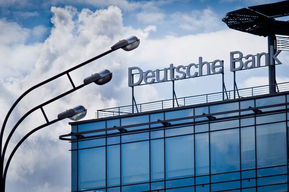 Правление Deutsche будет рекомендовать «сократить или отменить» дивиденды по обыкновенным акциям в 2015 г.