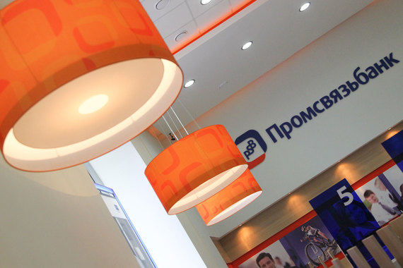 Промсвязьбанк продолжает вести переговоры с "Группой компаний "Связной", но, так как кредит до сих пор не погашен, банк принял решение также обратиться в суд
