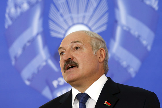 Особенность нынешней кампании Лукашенко – полный отказ от риторики об интеграции с Россией, приоритетами вдруг стали налаживание отношений с ЕС и даже США