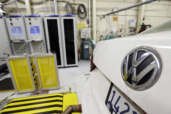 Аналитики считают, что скандал обойдется Volkswagen не менее чем в 35 млрд евро, которые понадобятся на переоборудование автомобилей и возможные штрафы