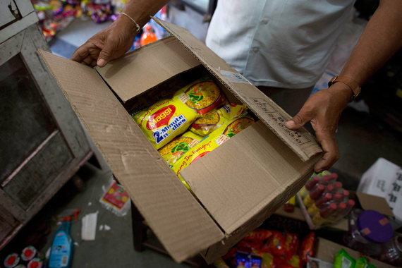В июне Nestle India прекратила продажу и производство лапши Maggi после того, как государственная экспертиза выявила в ней опасный уровень свинца