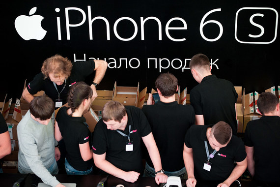 Старт продаж новых моделей iPhone увеличил долю Apple на рынке и сократил доли конкурентов