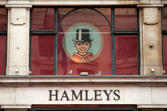 Старейший магазин игрушек Hamleys основан в Лондоне в 1760 г.