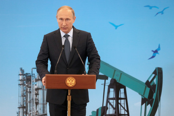Сегодня на долю ТЭКа приходится 40% капиталовложений в стране, сказал Путин