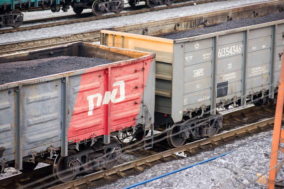 РЖД, сосредоточив у себя 200 000–250 000 полувагонов (50% рынка оперирования полувагонами), станет маркетмейкером, говорится в материалах монополии