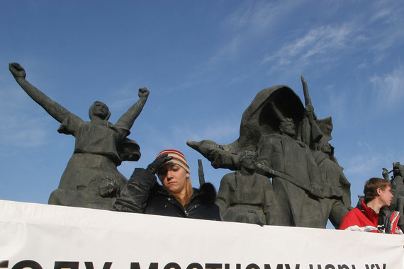 Интерес к внутриполитической проблематике растет, к внешнеполитической – падает