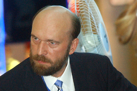 Следствие считает, что в 2006 г. по поручению Пугачева Межпромбанк выдал кредит Александру Гладышеву на сумму $700 000 для покупки квартиры