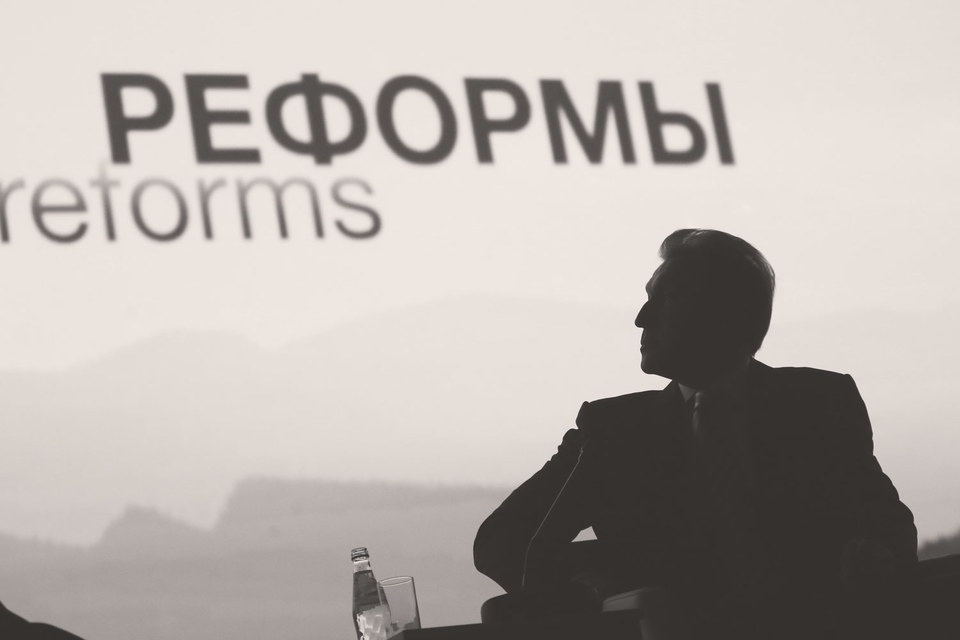 На форумах по-прежнему звучат пустые слова о том, что Россия должна заняться наконец диверсификацией экономики