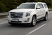 Escalade ESV отнюдь не выглядит неуклюжим. Это, несомненно, большой сундук на колесах — но гармоничный, пропорциональный и даже элегантный сундук