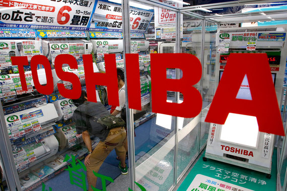 Информация о нарушениях в отчетности Toshiba появилась в апреле 2015 г.