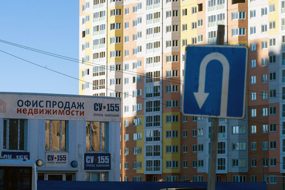 Работы на площадках застройщика остановились
