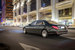 Дополнительные 207 мм ничуть не разрушили цельного образа Mercedes S, более того, в таком размере он смотрится настоящим лимузином, а шильдик Maybach, расположенный на задней стойке крыши, обещает роскошный салон