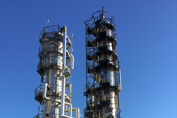 ЯНПЗ - первый нефтеперерабатывающий завод в России среди ныне действующих, основанный в 1879 г.