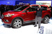 Ford основательно модернизировал популярный кроссовер Escape (Kuga на европейском рынке). Кроме осовремененной внешности у машины полностью новый интерьер, турбированные моторы EcoBoost объмом 1,5 и 2,0 л и многочисленные системы безопасности и помощи вождению. Мультимедийная система Sync Connect теперь интегрируется со смартфоном, в том числе позволяя дистанционно запускать двигатель и находить машину на парковке