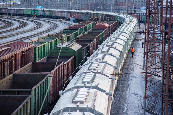 РЖД продолжает отслеживать уровень транспортной составляющей в цене перевозимых грузов, говорит представитель монополии