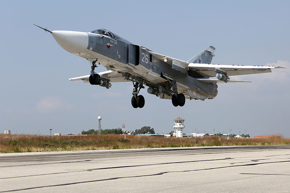 Су-24 российских ВВС на авиабазе «Хмеймим» в Сирии, архивный кадр