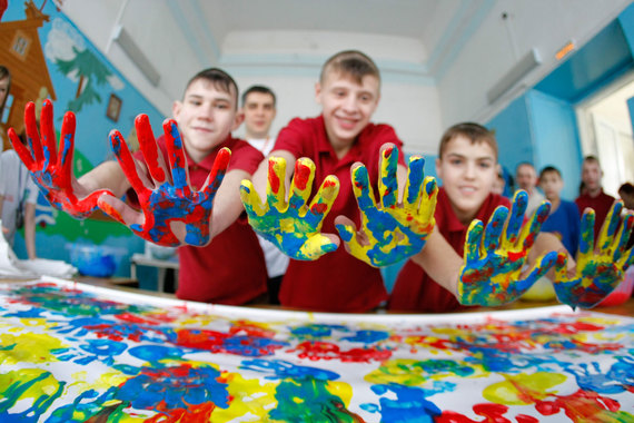 Дети – одни из самых главных получателей благотворительной помощи