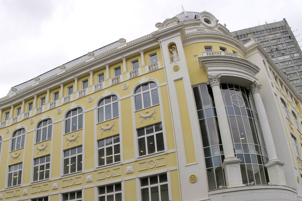 Бизнес-центр Midland Plaza общей площадью 23 500 кв. м (14 500 кв. м – офисная часть, остальное – торговое помещение и парковка) построен в 2003 г.