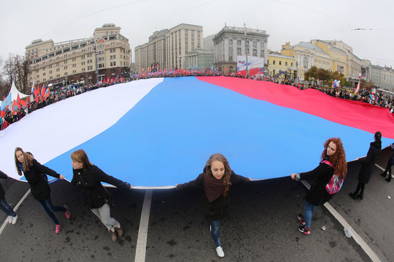 Россияне считают свою страну великой державой, но более трети все еще хотят жить, «как на Западе», выяснили социологи