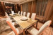Ulanova Royal Suite с видом на Кремль стоит 253 999 руб. в сутки, если там останавливается один гость, и 255 499 руб., если гостей двое