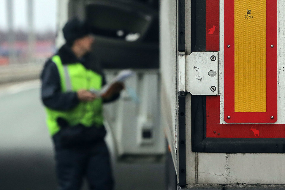 С утра 25 ноября на всех российских таможенных пунктах введен так называемый профиль риска по турецким товарам