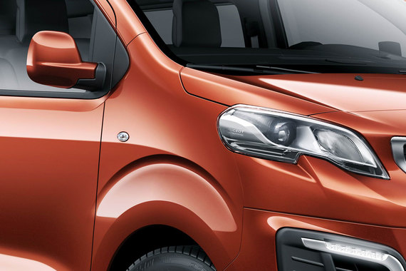 Минивэны Citroën Spacetourer, Peugeot Traveller (на фото) и Toyota Proace имеют общие технические характеристики, двигатели и оборудование, но различаются дизайном