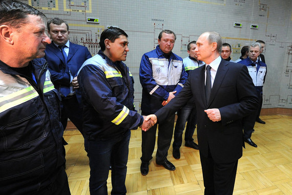 Владимир Путин принял участие в запуске первой очереди энергомоста в Крым