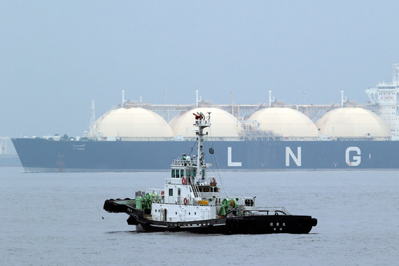 Вслед за нефтью стремительно дешевеет СПГ