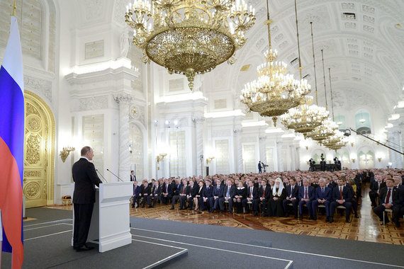 В сегодняшнем послании Владимира Путина политики и эксперты увидели как повторение очевидных истин, так и факты умолчания по некоторым животрепещущим проблемам