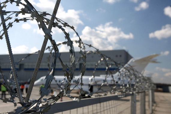 Совокупные потери российских аэропортов от запретов полетов на Украину, в Египет и Турцию оцениваются в 5 млрд руб. в год, сообщил исполнительный директор аэропорта "Домодедово"