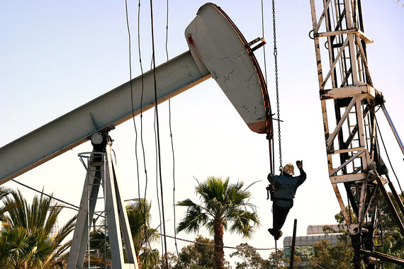Производители нефти продолжают активно ее качать