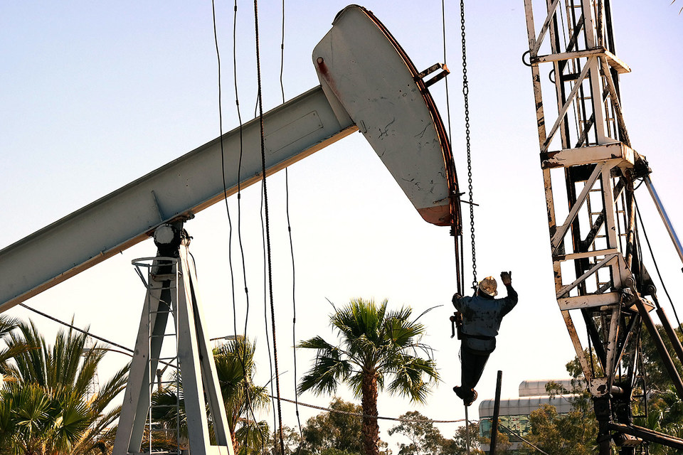 Производители нефти продолжают активно ее качать