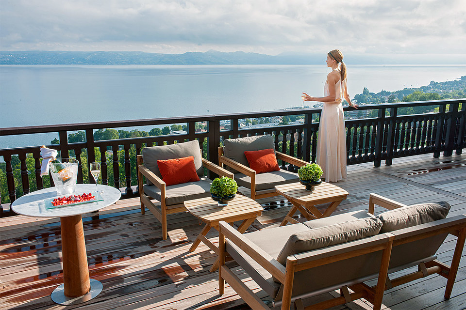 Royal Evian реставрировали 80 фирм, бюро Франсуа Шамсо и лучшие мастера Франции