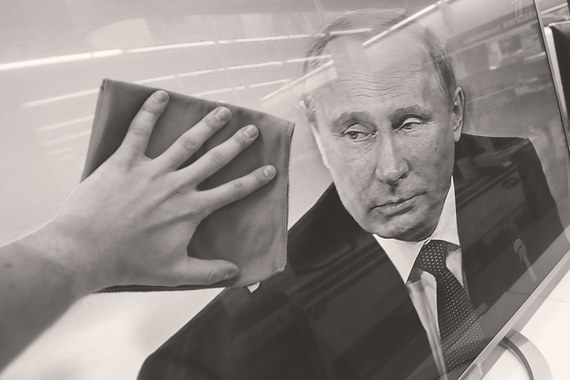 Контроль государства за главными СМИ помогает поддерживать ощущение безальтернативности