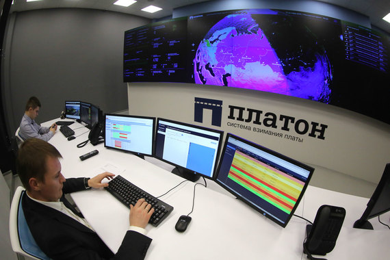 Речи о моратории или запрете системы оплаты проезда грузовиков "Платон" не идет