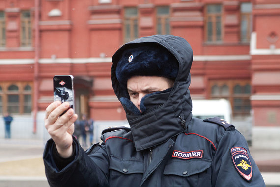 Если полицейские не дадут задержанному позвонить, им за это ничего не будет
