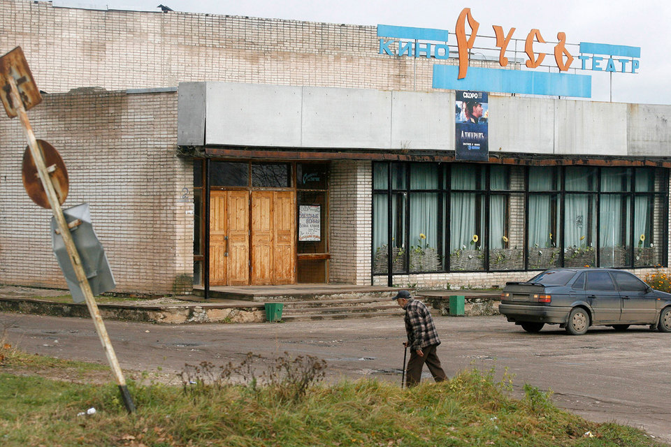 Кинотеатры в небольших городах купят за счет бюджета новые проекторы и кресла