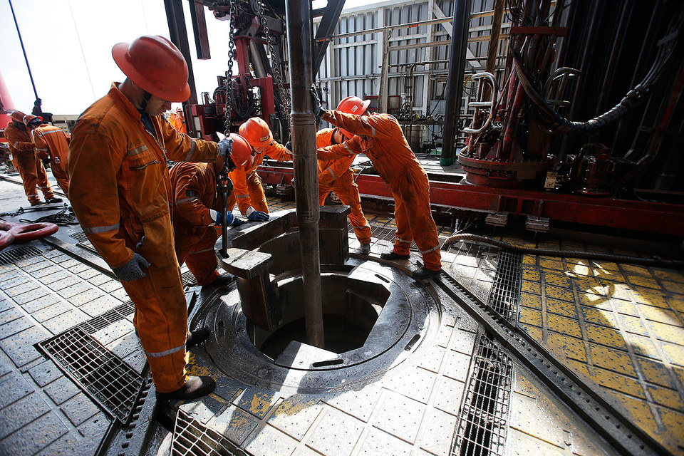 Цена на нефть упала до уровня июля 2004 г.