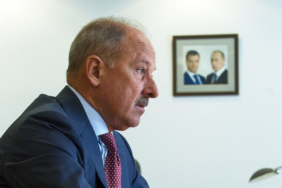 Владимир Дмитриев обещает, что решение о спасении ВЭБа будет принято до Нового года